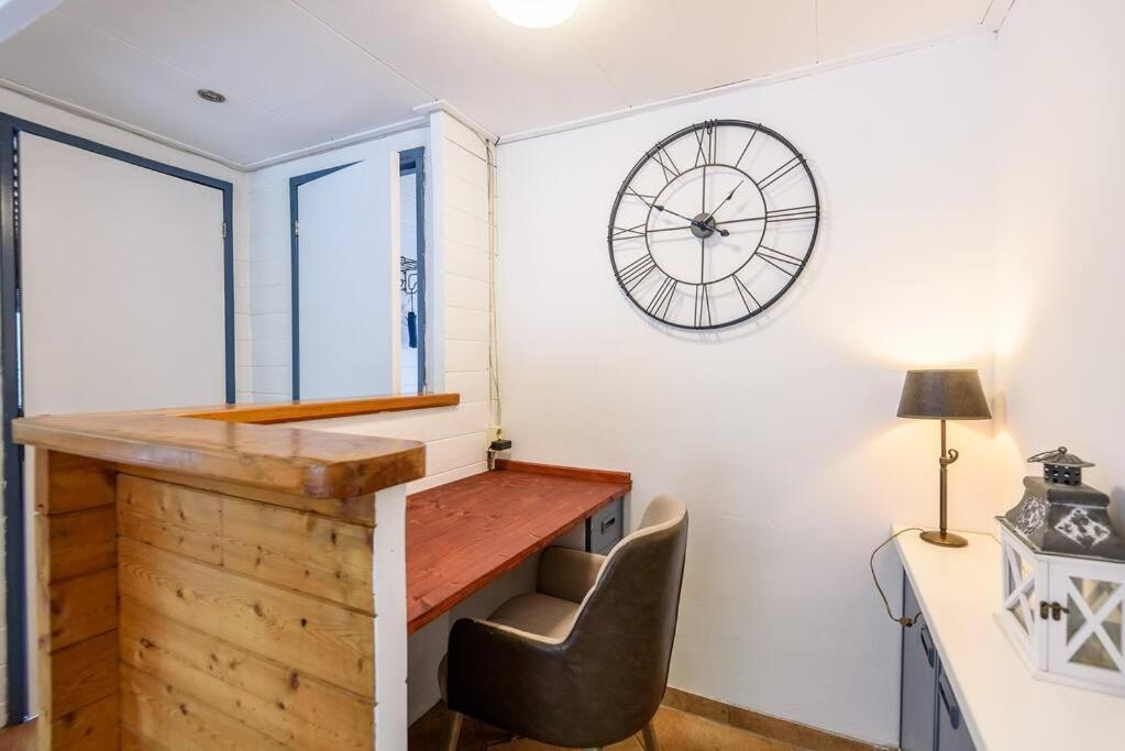 Spacious Wooden Cottage With Infra-Red Sauna At Veluwe Putten Ngoại thất bức ảnh