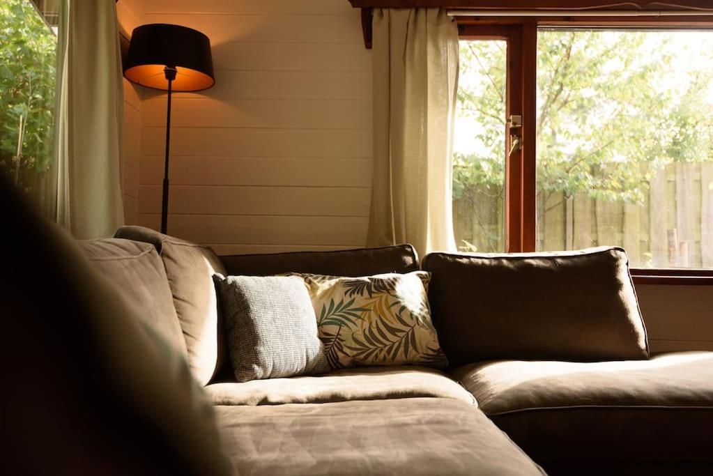 Spacious Wooden Cottage With Infra-Red Sauna At Veluwe Putten Ngoại thất bức ảnh