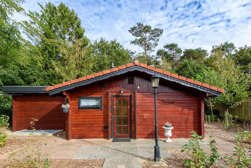 Spacious Wooden Cottage With Infra-Red Sauna At Veluwe Putten Ngoại thất bức ảnh