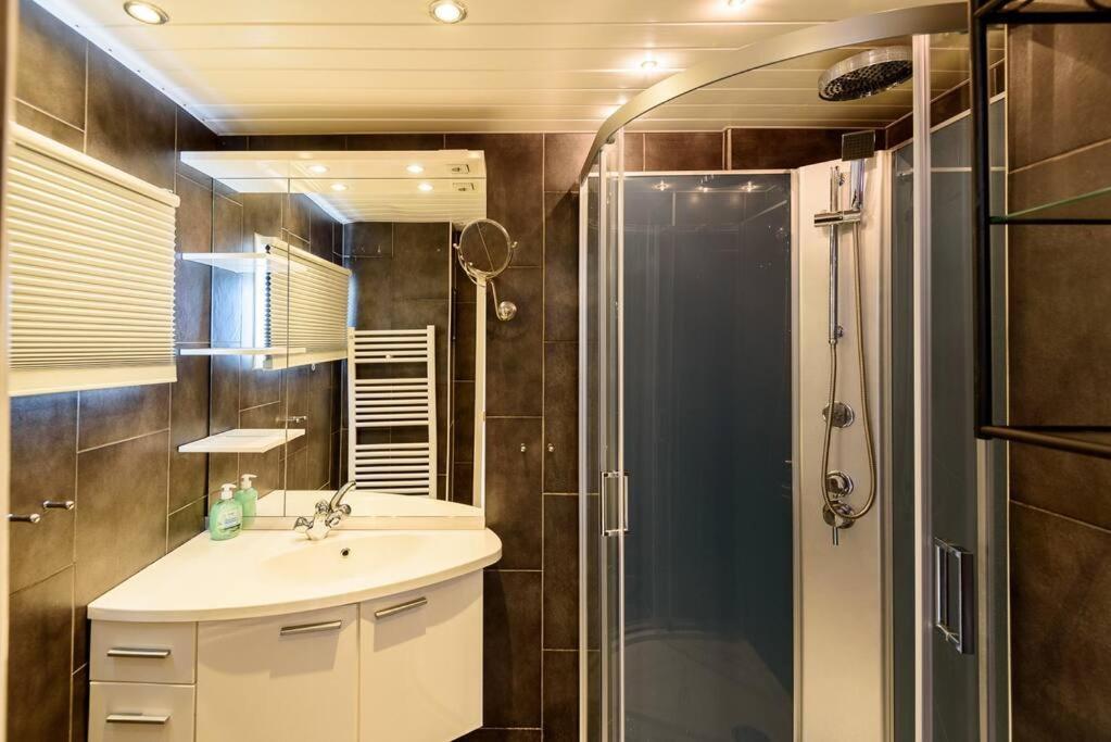 Spacious Wooden Cottage With Infra-Red Sauna At Veluwe Putten Ngoại thất bức ảnh