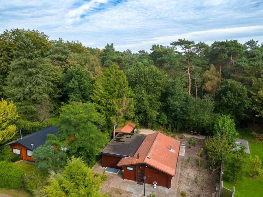Spacious Wooden Cottage With Infra-Red Sauna At Veluwe Putten Ngoại thất bức ảnh