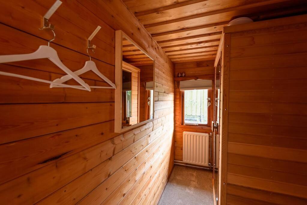 Spacious Wooden Cottage With Infra-Red Sauna At Veluwe Putten Ngoại thất bức ảnh